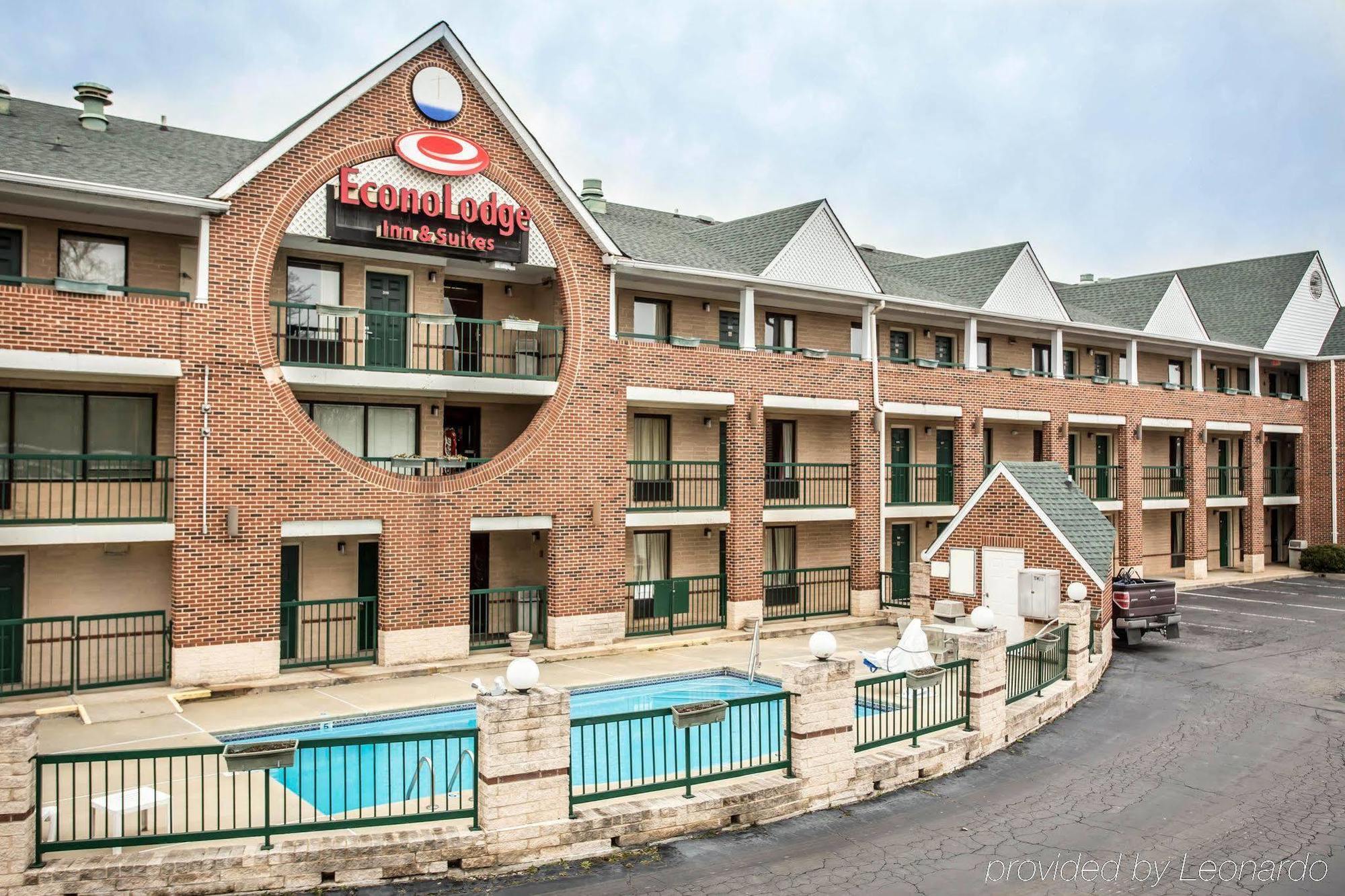 Red Roof Inn & Suites Cornelius - Lake Norman Exterior foto