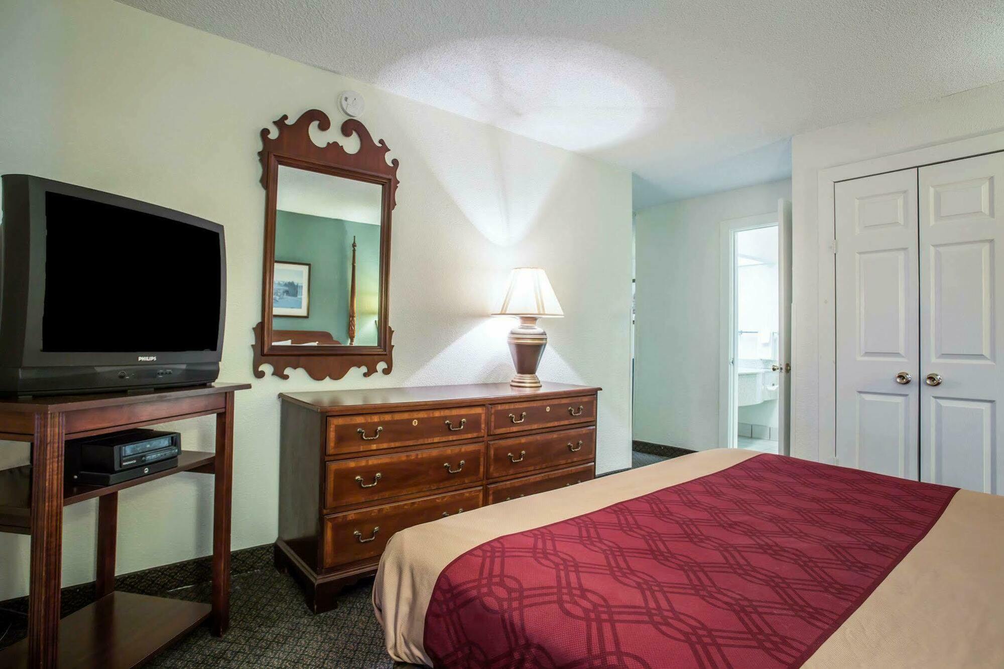 Red Roof Inn & Suites Cornelius - Lake Norman Exterior foto